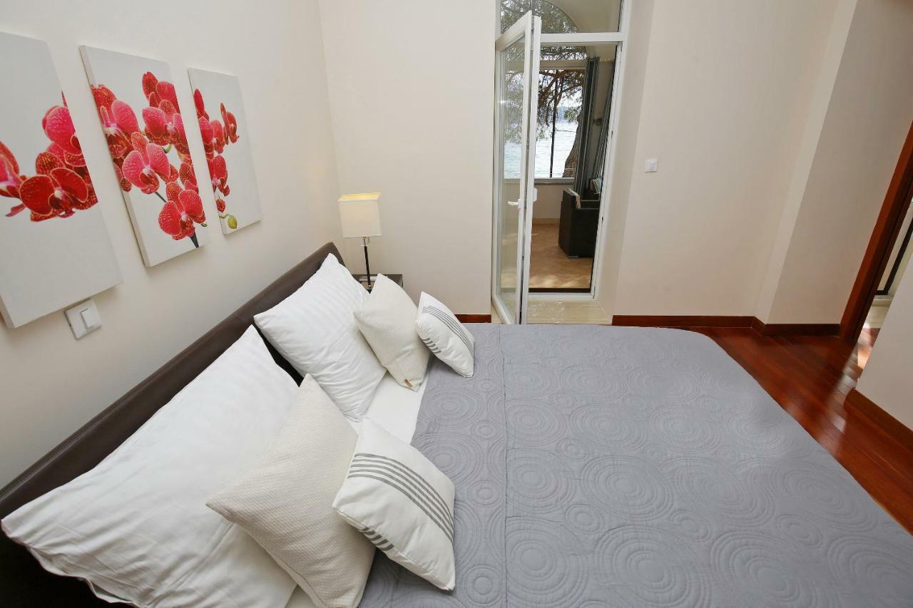 Seafront Beach Apartment - Directly At The Beach Zadar Exterior photo